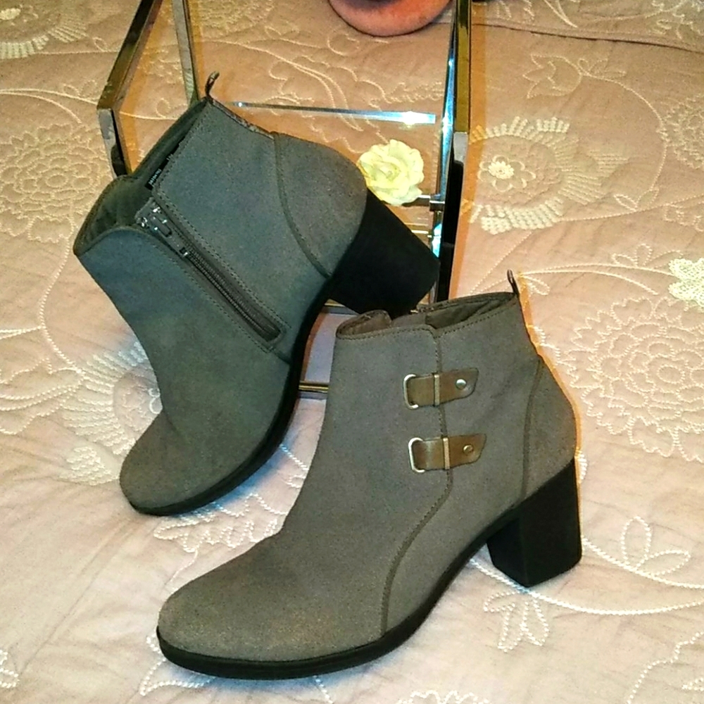 Clark's Buckle Accent 🌻 Ankle Boots